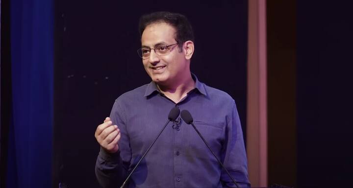 सोशल मीडिया प्लेटफॉर्म्स पर मोटिवेश्नल रील्स और लाइफ लेसंस से जुड़े वायरल वीडियो के जरिए लोकप्रिय हुए विकास दिव्यकीर्ति ने आगे बताया कि प्रशासन को लगता है कि वे लोग सुरक्षित हैं. एक व्यक्ति को पीड़ित होने दें और यहां तक ​​कि समाज को भी लगता है कि उन्हें आरोपी मिल गया है.