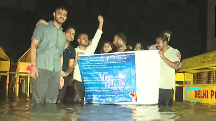 Delhi news Old Rajinder Nagar Waterlogged Again Days After Basement Flooding killed 3 IAS Aspirants students protest video Rajinder Nagar Waterlogged Again Days After Basement Flooding Kills 3 IAS Aspirants: WATCH