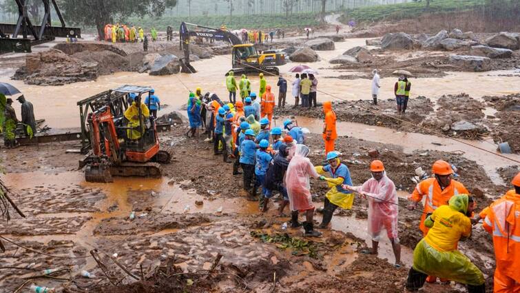 Kerala Wayanad Landslide August 1 Updates: Death Toll  CM Vijayan, Congress Rahul Gandhi, Priyanka Gandhi visits Rescue Ops Wayanad Landslide Death Toll Rises To 256; CM Vijayan, Rahul Gandhi, Priyanka on Ground Zero