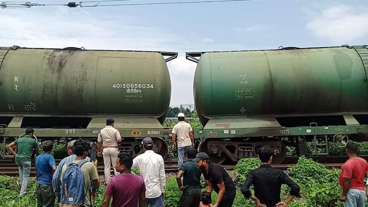 Train Accident: फिर हुआ रेल हादसा, अब पश्चिम बंगाल के रंगापानी में पटरी से उतरे मालगाड़ी के दो डिब्बे
