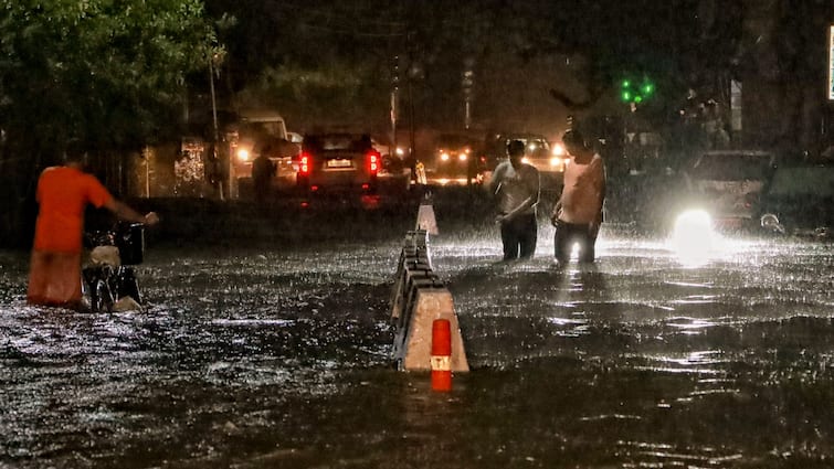 Wayanad Landslides cloud burst heavy rain devastation in uttar pradesh punjab rajasthan kerala Rain In India: जल प्रलय ने मचाया कोहराम! दिल्ली से केरल तक हाहाकार, कहीं फटा बादल तो कहीं पानी में बहे लोग