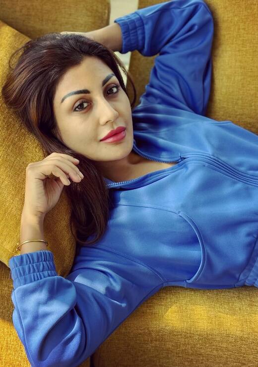 वहीं मीडिया रिपोर्ट्स के मुताबिक रिमी अपने प्रोडक्शन हाउस से खूब कमाई करती हैं. उनकी अनुमानित नेट वर्थ 80 करोड़ रुपये है, जो उन्हें इस पीढ़ी की कई बॉलीवुड एक्ट्रेसेस से ज्यादा अमीर बनाती है.