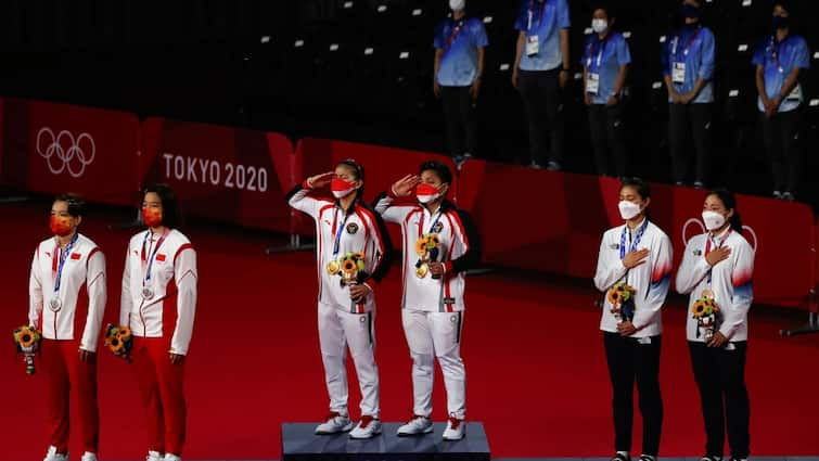 paris olympics 2024 indonesia badminton apriyani rahayu greysia polii awarded 5 cows house and restaurant after gold medal win 2020 tokyo olympics Paris Olympics 2024: ओलंपिक मेडल जीतने पर मिली गाय, खूब सारा पैसा और बन बैठा रेस्तरां का मालिक