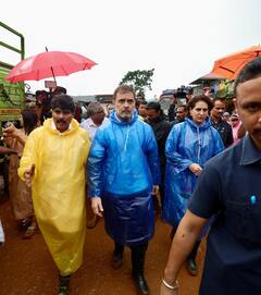 Wayanad Landslides: వయనాడ్‌లో పర్యటించిన రాహుల్, ప్రియాంక - బాధితులకు పరామర్శ