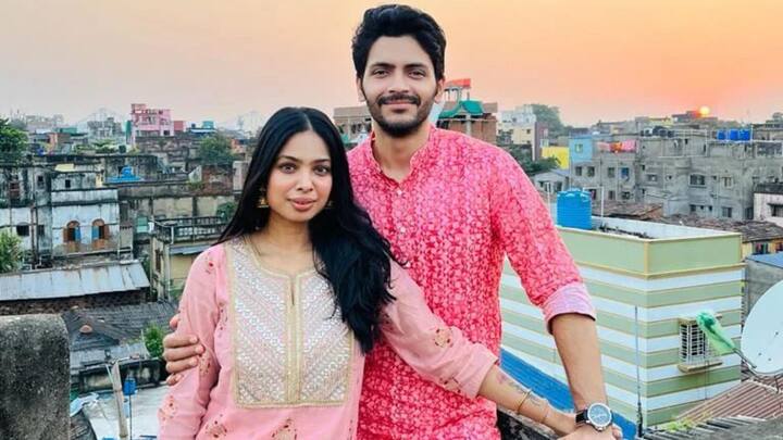 তবে একাধিক সাক্ষাৎকারে সৃজা ও অর্জুন বারে বারেই বলেছেন,  তাঁদের মধ্যে সম্পর্ক স্বাভাবিকই রয়েছে। সোশ্যাল মিডিয়ার কাজের কোনও প্রভাব এর মধ্যে নেই।