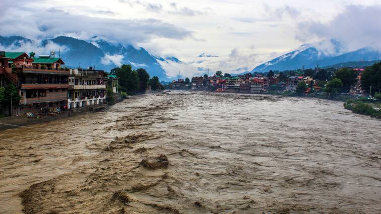 Uttarakhand Rain So far 11 people died many Devotees stranded due to cloudburst in Kedarnath उत्तराखंड में भारी बारिश से अब तक 11 लोगों की मौत, केदारनाथ में बादल फटने से कई श्रद्धालु फंसे