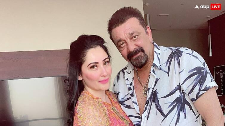 Sanjay Dutt bought Maanayata b grade film rights and remove all DVD and CDs from the market संजय दत्त ने मार्केट से हटवा ली थी मान्यता की बी-ग्रेड फिल्म की DVD, खरीद लिए थे मूवी के राइट्स