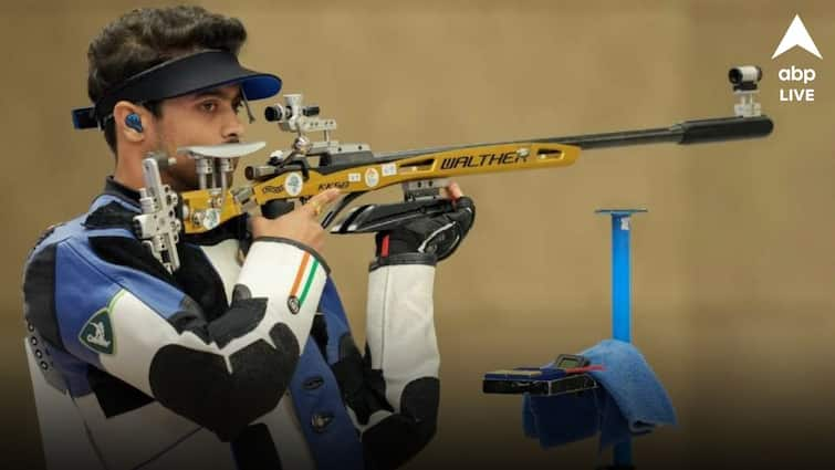 Paris Olympics 2024 Swapnil Kusale Indian shooter Mens 50m Rifle 3 Positions final won bronze Swapnil Kusale: দেশকে গর্বের মুহূর্ত উপহার দিলেন ধোনি-ভক্ত স্বপ্নিল, শ্যুটিংয়ে ব্রোঞ্জ জিতে নজির