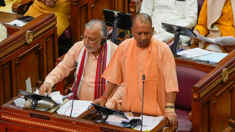 CM Yogi Adityanath on Akhilesh Yadav and Shivpal Yadav Chacha Bhatija Company at UP Assembly Monsoon Session 'चाचा और भतीजा एंड कंपनी वसूली के निकली थी...', विधानसभा में अखिलेश-शिवपाल पर बरसे सीएम योगी