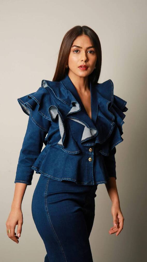 हॅप्पी बड्डे.... मृणाल ठाकूर