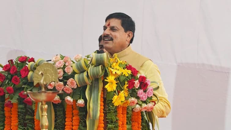 MP Ladli Behna Yojana get Rs 1500 CM mohan yadav sang a song while announcing एमपी के लाडली बहनों को मिलने वाले हैं 1500 रुपये, ऐलान करते हुए CM ने गाया गाना, Video आया सामने