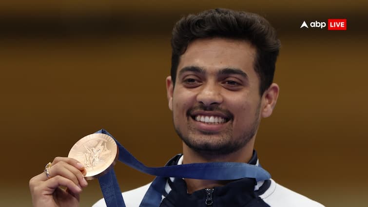 Swapnil Kusale Olympic Bronze Medalist promoted as officer ओलंपिक में मेडल के बाद स्वप्निल कुसाले को सौगात, रेलवे में हुआ प्रमोशन