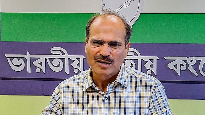 कांग्रेस का बड़ा चेहरा और अपनी मुखर आवाज को लेकर फेमस नेता अधीर रंजन चौधरी का 2024 के पहले लोकसभा में दबदबा था. विपक्ष के नेता का रोल अदा करते थे. चौधरी वह नेता है, जिन्होंने 2019 जैसे मुश्किल चुनाव में भी बंगाल से जीत दर्ज की और संसद पहुंचे.