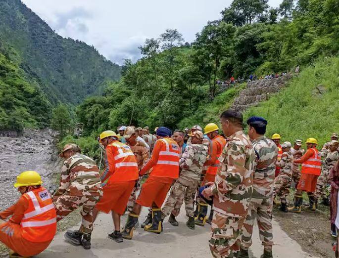 ਬੱਦਲ ਫਟਣ ਨਾਲ ਤਿੰਨਾਂ ਜ਼ਿਲ੍ਹਿਆਂ ਵਿੱਚ ਭਾਰੀ ਤਬਾਹੀ ਹੋਈ ਹੈ। ਕਈ ਘਰਾਂ, ਸਕੂਲਾਂ ਅਤੇ ਹਸਪਤਾਲਾਂ ਨੂੰ ਨੁਕਸਾਨ ਪਹੁੰਚਿਆ ਹੈ। ਰਾਹਤ ਅਤੇ ਬਚਾਅ ਕਾਰਜ ਜਾਰੀ ਹਨ। ਅਧਿਕਾਰੀਆਂ ਨੇ ਕੁੱਲੂ ਅਤੇ ਮੰਡੀ ਵਿੱਚ ਸਾਰੇ ਸਕੂਲ ਅਤੇ ਕਾਲਜ ਬੰਦ ਕਰਨ ਦੇ ਹੁਕਮ ਦਿੱਤੇ ਹਨ।