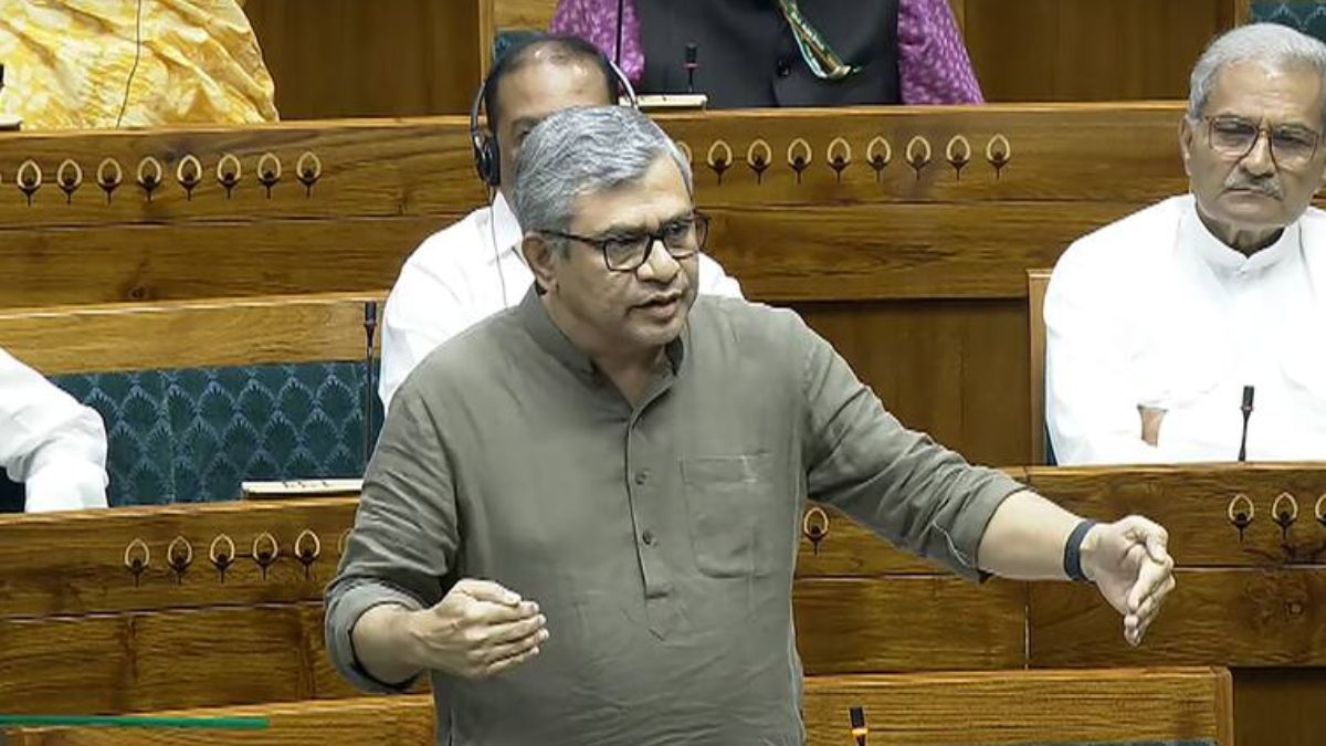 Railway Minister Ashwini Vaishnaw Says Opposition To Sit Silently Over  Ruckus Rail Accident | Ashwini Vaishnaw News: रील मंत्री कहे जाने पर संसद  में आग बबूला हुए रेल मंत्री अश्विनी वैष्णव, कहा- '