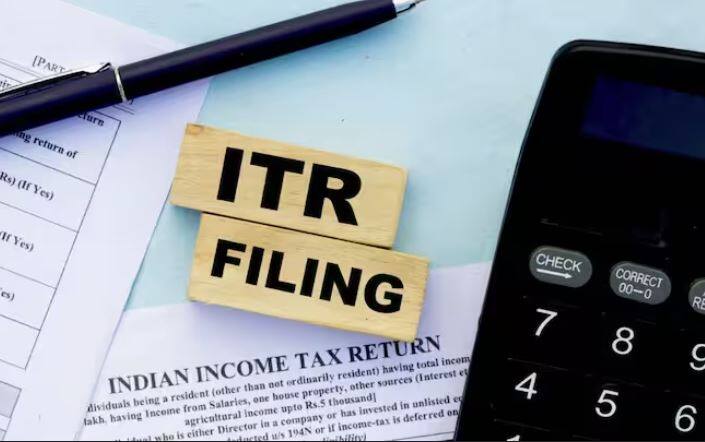 ਇਸ ਤੋਂ ਇਲਾਵਾ ਜੇ ਤੁਸੀਂ ITR ਭਰ ਰਹੇ ਹੋ ਜਾਂ ਨਵਾਂ ਪੈਨ ਕਾਰਡ ਬਣਾਉਣਾ ਚਾਹੁੰਦੇ ਹੋ। ਫਿਰ ਤੁਸੀਂ ਉਸ ਵਿੱਚ ਆਧਾਰ ਕਾਰਡ ਐਨਰੋਲਮੈਂਟ ਆਈਡੀ ਦੀ ਵਰਤੋਂ ਨਹੀਂ ਕਰ ਸਕਦੇ ਹੋ।