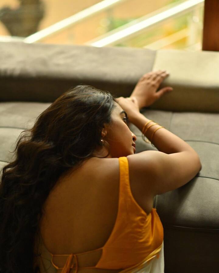 శివాత్మిక లేటెస్ట్ ఫోటోలు నెటిజన్లను బాగా ఆకట్టుకుంటున్నాయి. ప్రస్తుతం ఆమె ఫోటోలు సోషల్ మీడియాలో వైరల్ అవుతున్నాయి.
