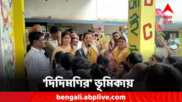 Hooghly Pandua Khannan TMC MP Rachana Banerjee School Surprise Visit Rachana Banerjee: বই হাতে পড়া ধরলেন ছাত্রদের, 'দিদিমণির' ভূমিকায় হুগলির স্কুলে সাংসদ