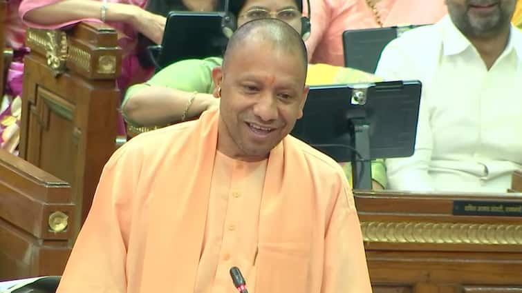 up politics CM Yogi adityanath targeted Congress and Samajwadi Party in UP assembly 'खटाखट खटाखट, 2027 में सफाचट...' यूपी विधानसभा में सीएम योगी ने कांग्रेस और सपा पर साधा निशाना