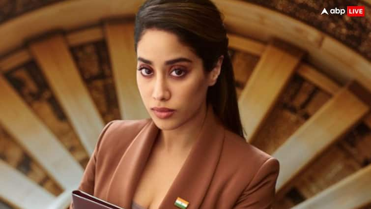 Ulajh Box Office Collection Day 1 Prediction Janhvi Kapoor Film Opening Day Collection Net in India Ulajh Box Office Collection Day 1: जाह्नवी कपूर की ‘उलझ’ बॉक्स ऑफिस पर मचाएगी धमाल! जानें- कितने करोड़ से कर सकती है ओपनिंग?