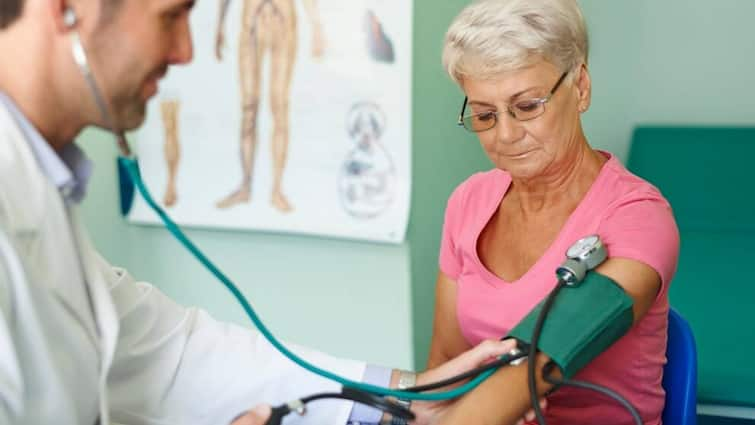 high blood pressure may increase risk of strokes read full article in hindi High Blood Pressure: हाई बीपी के कारण स्ट्रोक का बढ़ता है खतरा, रिसर्च में हुआ खुलासा