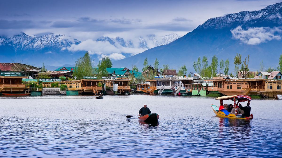 Travel : नशीब..संधी दोन्हीही जुळून आलंय...सप्टेंबरमध्ये काश्मीर पाहण्याचं स्वप्न होणार पूर्ण! भारतीय रेल्वेचं अगदी कमी बजेटचं टूर पॅकेज एकदा पाहाच..