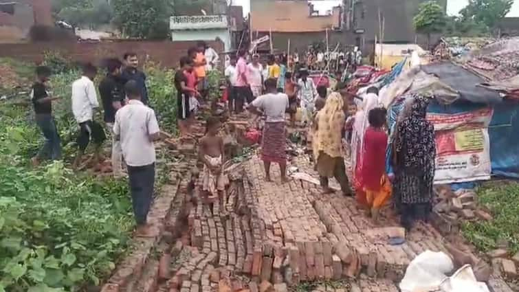 Greater Noida Heavy Rain News Two people died Due to wall collapsed on Slum UP Police ANN Greater Noida News: ग्रेटर नोएडा भारी बारिश का कहर! झुग्गी झोपड़ी पर दीवार गिरने दो लोगों की दर्दनाक मौत