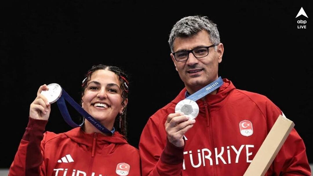 Yusuf Dikeç shooting without any lens or head gear wins Paris Olympics 2024 silver netizens in disbelief Paris Olympics 2024: প্যারিসে রুপোজয়ী তুরস্কের শ্যুটারকে নিয়ে সোশ্যাল মিডিয়ায় হইচই, নেপথ্যে এক ছবি!
