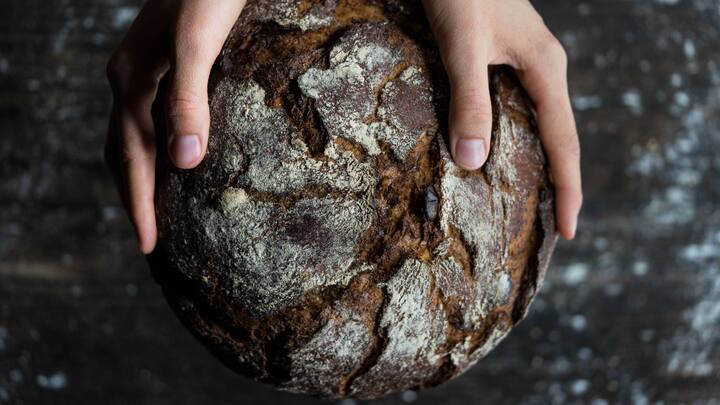 5. Use Proper Baking Temperature Baking at the right temperature ensures even cooking and helps the cake rise properly. Preheat your oven and use an oven thermometer to check that it reaches the correct temperature. Avoid opening the oven door too often during baking. (Image source: Canva)