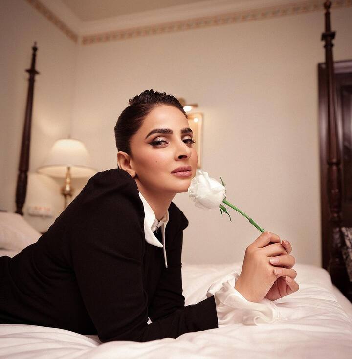 सबा क़मर – इस लिस्ट का आखिरी नाम एक्ट्रेस सबा कमर का है. ये भी पाकिस्तान के अलावा बॉलीवुड में काम कर चुकी हैं. इनकी नेटवर्थ 3-5 मिलियन अमेरिकी डॉलर यानि लगभग 40 करोड़ रुपए है.