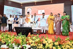 बस्तर पहुंचे CM विष्णुदेव साय, प्रदेशवासियों के लिए की दो बड़ी घोषणाएं, महतारी ऐप का किया लॉन्च