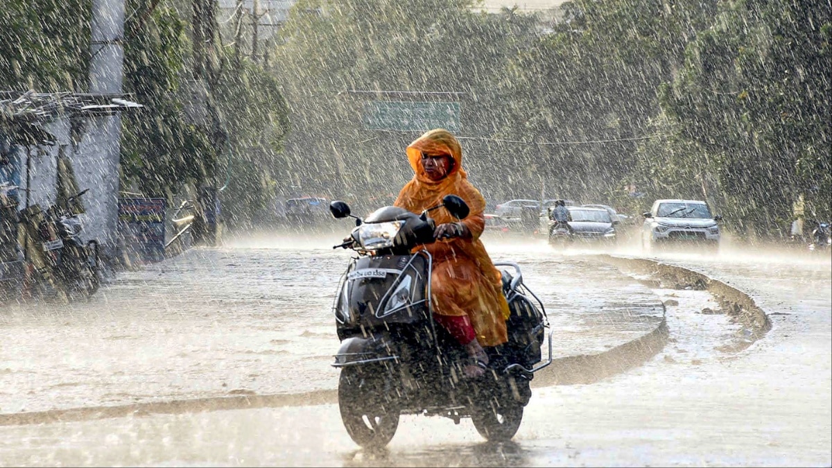 Bihar Weather: बिहार में मौसम ने फिर मारी पलटी, आज 27 जिलों में बारिश का अलर्ट