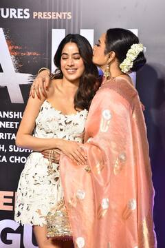 जाह्नवी कपूर पर रेखा ने लुटाया प्यार, पोस्टर को किया किस, फैंस बोले- 'मां की तरह प्यार किया'