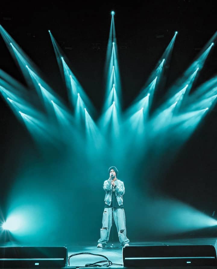 दिलजीत दोसांझ बॉलीवुड के अलावा ‘द क्रू’ और ‘गुड न्यूज’ जैसी कई हिंदी फिल्मों में नजर आ चुके हैं.