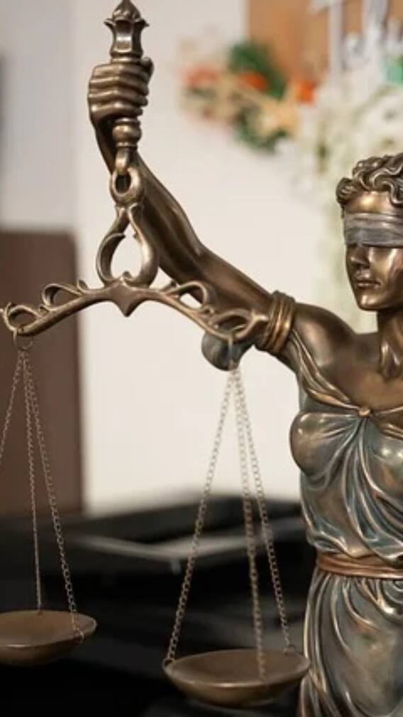 जज बनने के लिए क्या करना होता है?