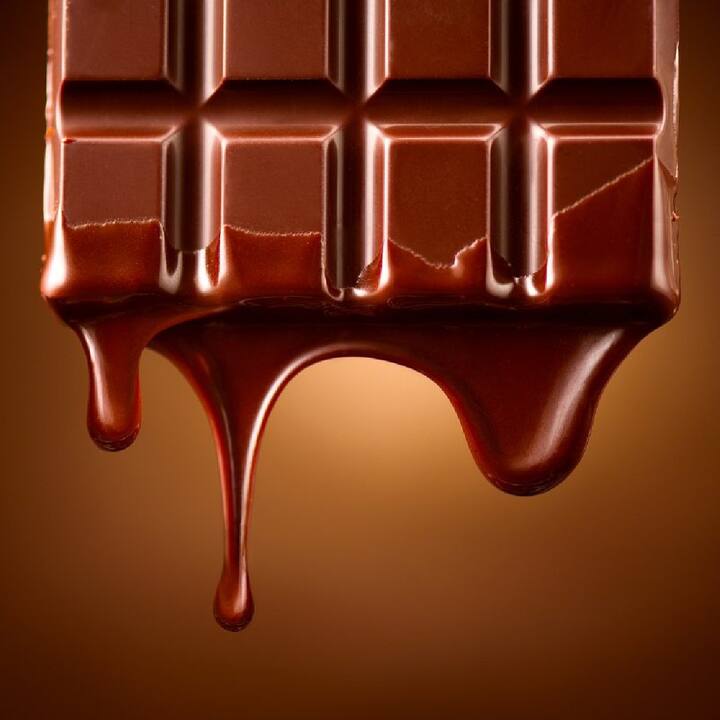 ਕਈ ਲੋਕ ਚਾਕਲੇਟ ਨੂੰ ਸਿਹਤ ਲਈ ਫਾਇਦੇਮੰਦ ਮੰਨਦੇ ਹਨ ਅਤੇ ਚਾਕਲੇਟ ਉਤਪਾਦਾਂ ਦਾ ਜ਼ਿਆਦਾ ਸੇਵਨ ਕਰਦੇ ਹਨ। ਹਾਲਾਂਕਿ, ਅਮਰੀਕੀ ਵਿਗਿਆਨੀਆਂ ਦੇ ਇੱਕ ਅਧਿਐਨ ਵਿੱਚ ਚਾਕਲੇਟ ਪ੍ਰੇਮੀਆਂ ਲਈ ਬੁਰੀ ਖ਼ਬਰ ਸਾਹਮਣੇ ਆਈ ਹੈ।