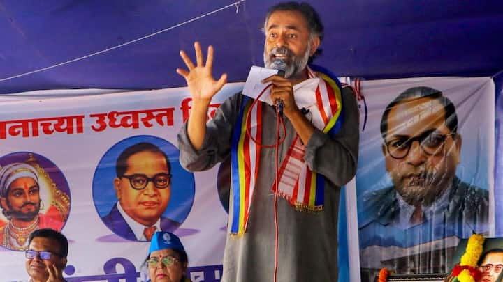 योगेंद्र यादव ने कहा कि जाति में विश्वास न करना और जातीय जनगणना की इच्छा रखने में कोई विरोधाभास नहीं है और मेरी भी यही स्थिति है. योगेंद्र यादव ने कहा कि मैं और मेरी पत्नी, हम दोनों ने ही अपने बच्चों के कास्ट का नाम नहीं रखा, क्योंकि हम इसमें विश्वास नहीं करते. मैं जाति में विश्वास नहीं करता. मैं जाति को खत्म करना चाहता हूं.