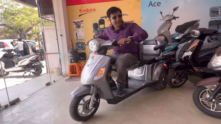 Specially designed PeV Phantom 3 Wheeler Electric Scooter for elders check full details here Electric Scooter: ఈ సరికొత్త 3 వీలర్‌ ఎలక్ట్రిక్‌ స్కూటర్‌ని చూశారా? ఆశ్చర్యపరిచే డిజైన్‌, అదిరిపోయే ఫీచర్లు!