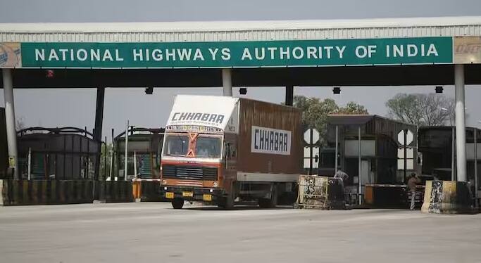 ભારતમાં જો કોઈ એક રાજ્યમાંથી બીજા રાજ્યમાં પ્રવાસ કરે છે. તો તેણે ટોલ ટેક્સ ભરવો પડશે. અગાઉ ટોલ સિસ્ટમ મેન્યુઅલ હતી. હવે તે ફાસ્ટેગ દ્વારા વસૂલવામાં આવે છે