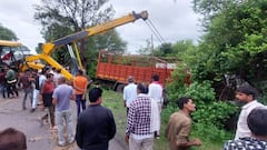 कार के उड़ गए परखच्चे, सागर में भीषण सड़क हादसे में एक ही परिवार के पांच लोगों की मौत