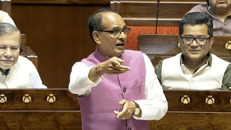 Shivraj Singh Chouhan slams Rahul Gandhi congress on farmer issue Shakuni chausar Chakravyuh Mahabharat Shivraj Singh Chouhan: शकुनि, चौसर, चक्रव्यूह... शिवराज सिंह चौहान ने कुछ इस अंदाज में कसा राहुल गांधी पर तंज