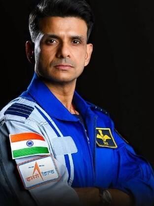 ਕੌਣ ਹੈ ਸ਼ੁਭਾਂਸ਼ੂ ਸ਼ੁਕਲਾ? ਜਿਨ੍ਹਾਂ ਨੂੰ ਭਾਰਤ-US ਦੇ ਸਾਂਝੇ ਮਿਸ਼ਨ ਤਹਿਤ ਭੇਜਿਆ ਜਾ ਰਿਹੈ ਅੰਤਰਰਾਸ਼ਟਰੀ ਪੁਲਾੜ ਸਟੇਸ਼ਨ