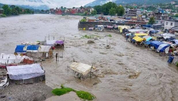 himachal pradesh cloudburst 50 dead imd yellow alert heavy rain august 7 હિમાચલમાં વાદળ ફાટવાથી 50ના મોત, 190 રસ્તા પર ટ્રાફિક બ્લોક; 7 ઓગસ્ટ સુધી ભારે વરસાદની આગાહી...