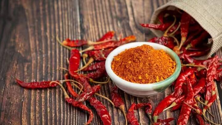 ਹੁਣ ਤੁਹਾਨੂੰ ਪੈਸੇ ਖਰਚਣ ਦੀ ਲੋੜ ਨਹੀਂ ਹੈ। ਤੁਸੀਂ ਘਰ 'ਚ ਚਿਲੀ ਫਲੈਕਸ ਬਣਾ ਸਕਦੇ ਹੋ।