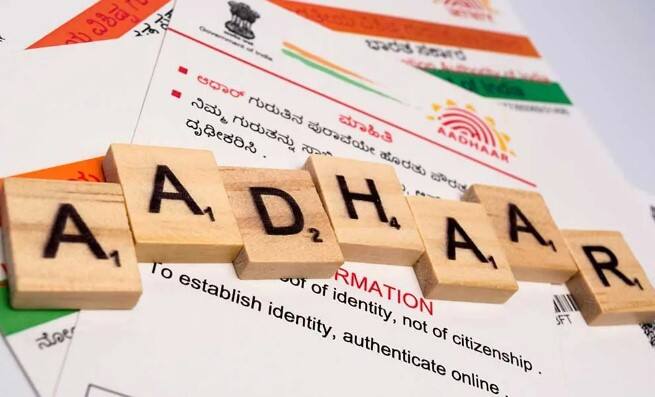 આધાર કાર્ડ તમારી ઓળખનો પુરાવો છે. તે UIDAI દ્વારા જારી કરવામાં આવે છે.