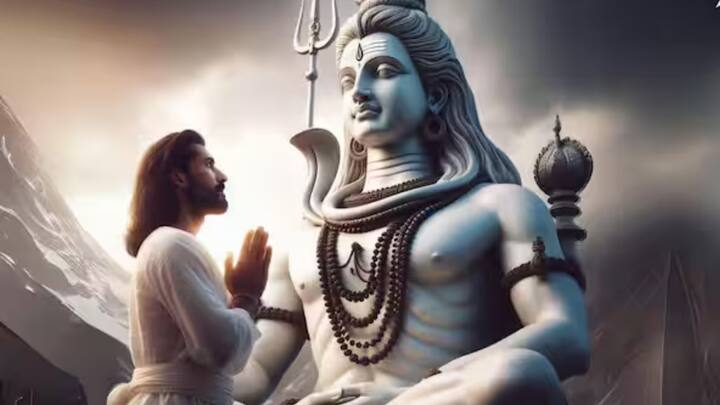 ভগবান শিবের প্রিয় শ্রাবণ মাসে নাগ পঞ্চমী পুজো হয়। এবছর দিনটি পড়েছে ৯ অগাস্ট।