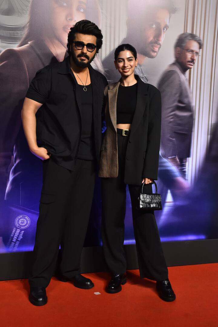 Khushi and Arjun were dressed in black for the event.