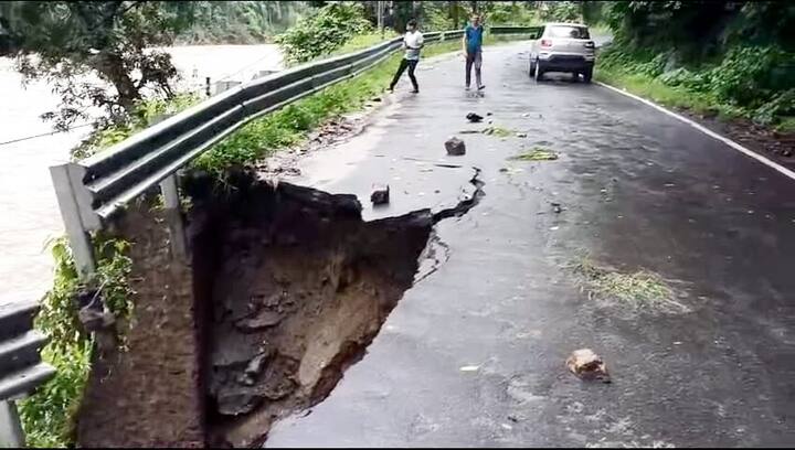 উত্তরবঙ্গে আলিপুরদুয়ার, জলপাইগুড়ি, দার্জিলিং ও কালিম্পঙে বিক্ষিপ্তভাবে ভারী বৃষ্টির পূর্বাভাস দিয়েছে আবহাওয়া দফতর।