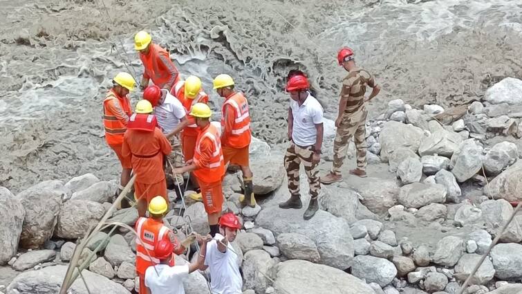 Search For Cloudburst Survivors in Himachal Pradesh Uttarakhand Himachal Pradesh: హిమాచల్ ఉత్తరాఖండ్‌లో క్లౌడ్ బరస్ట్‌లు, రెడ్ అలెర్ట్ జారీ చేసిన IMD - గల్లంతైన వారి కోసం గాలింపు