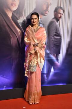 Ulajh Screening: जाह्नवी कपूर व्हाइट ड्रेस में डॉल लगीं, रेखा से लेकर राधिका-खुशी ने भी लूटी लाइमलाइट